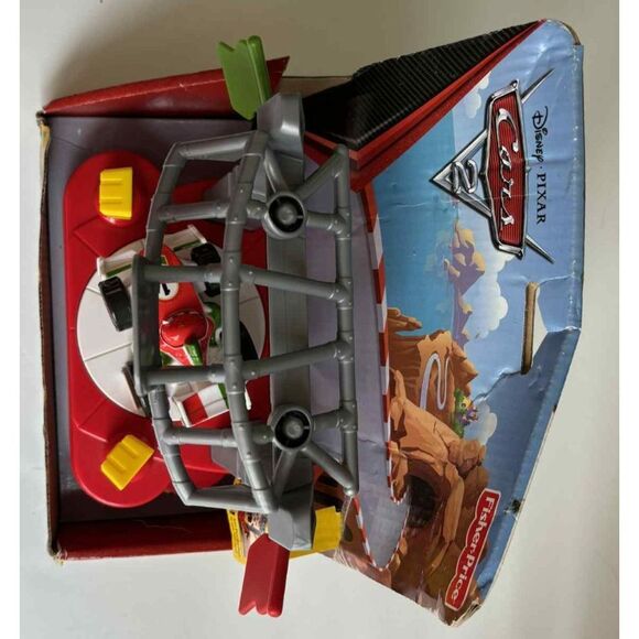 2012 Imaginext Cars 2 Race Around the World Francesco Bernouli Winners Circle - Picture 2 of 8